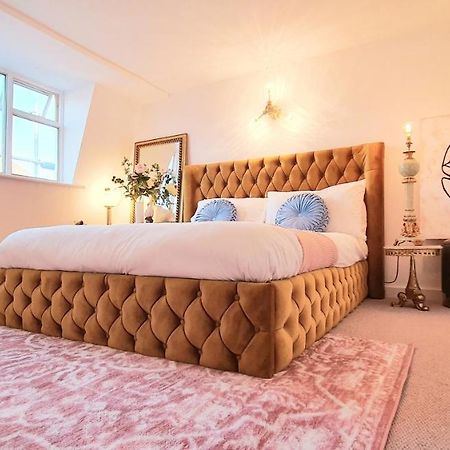 Elegant 5 Bed 4 Bath 'Vogue House' Parisian Style Home Маргит Экстерьер фото
