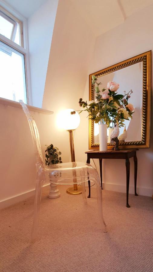 Elegant 5 Bed 4 Bath 'Vogue House' Parisian Style Home Маргит Экстерьер фото