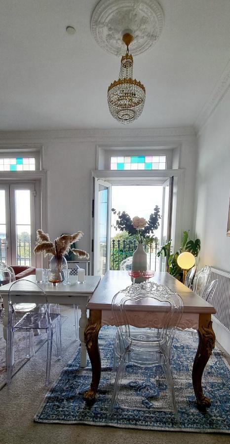 Elegant 5 Bed 4 Bath 'Vogue House' Parisian Style Home Маргит Экстерьер фото